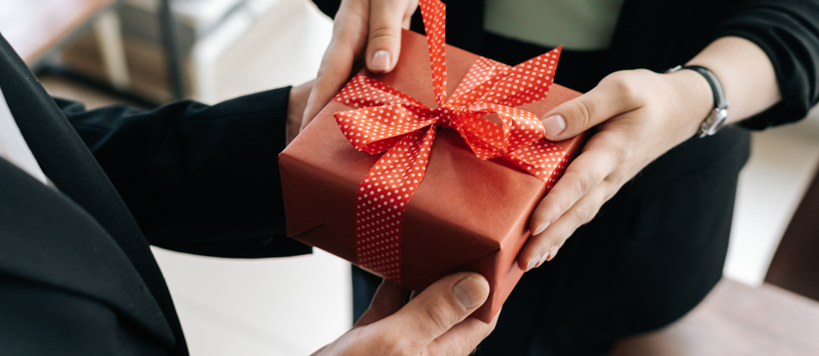 How Corporate Gifting Promotes Growth and Business Development 